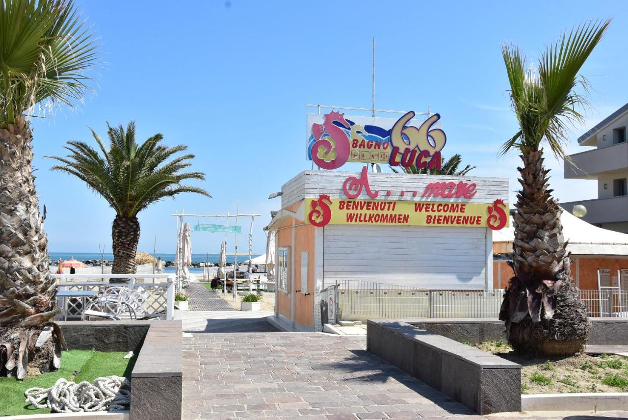 Hotel Crisvan Rimini Eksteriør billede